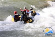 Rafting mit dem Miniraft in den Wellen