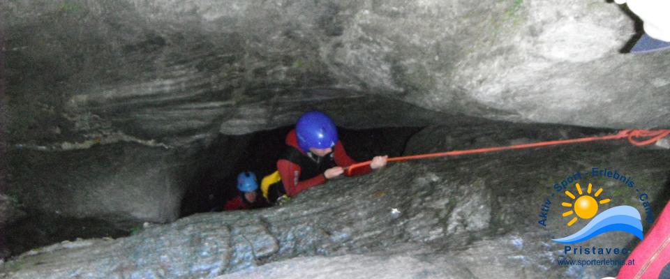 Ab in die Höhlen der Kärntner Canyoningschluchten