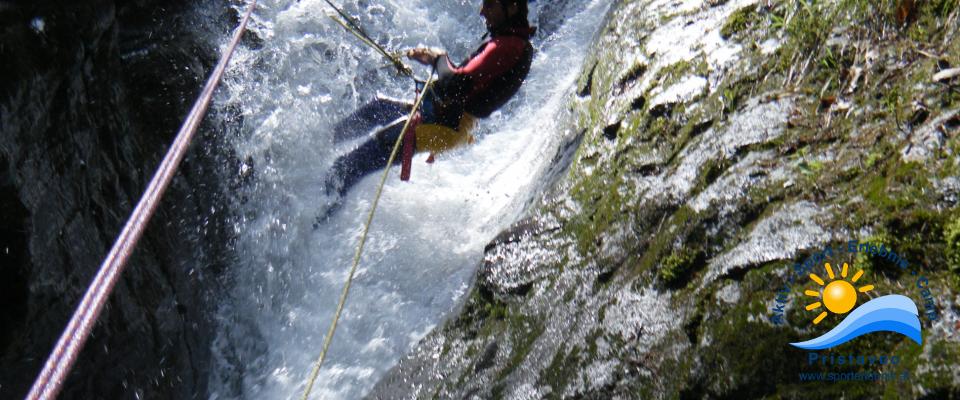 Wasserkraft am eigenem Körper spüren beim Canyoning