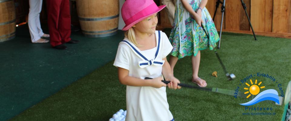 schon die Kleinsten versuchen es auf der Driving Range