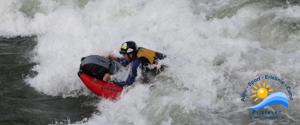 mit dem Riverbug auf den Wellen reiten