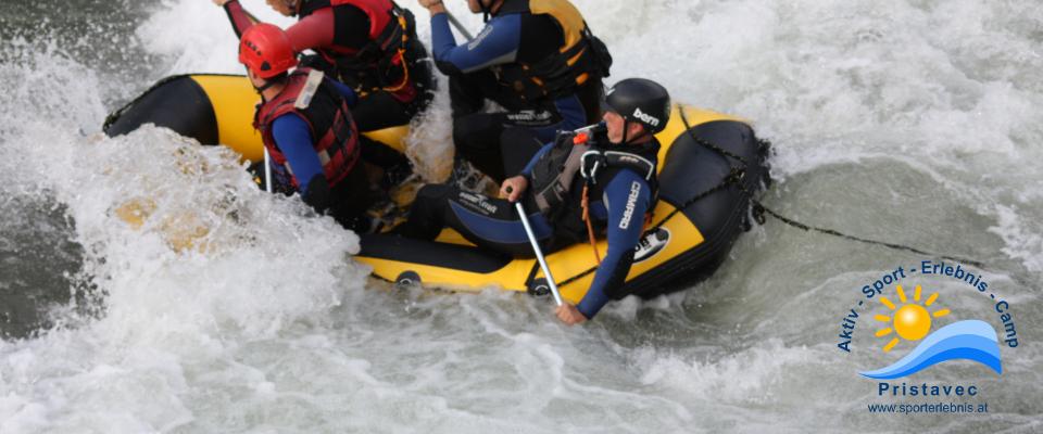 Rafting auch surfen in den Wellen ist möglich