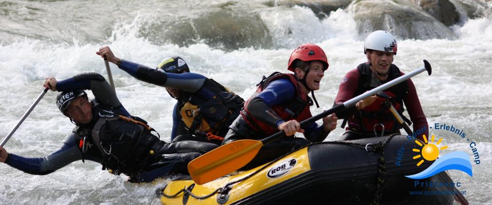 Voller Paddeleinsatz von ALLEN beim Rafting